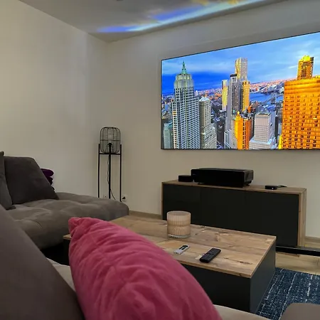 Jolie Maison Avec Salon Cinema