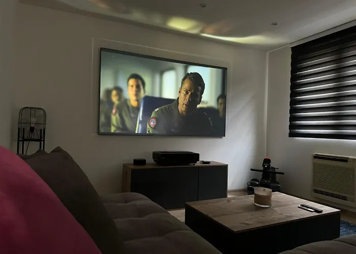 Jolie Maison Avec Salon Cinéma * Mouy